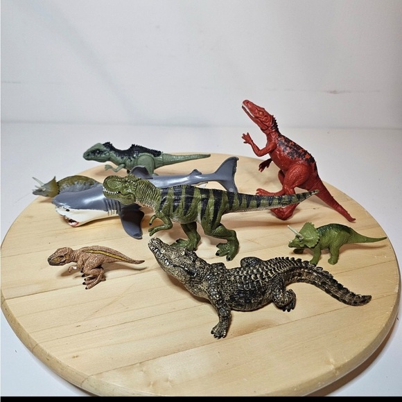 Mixed Lot Of 8 Plastic Figurine Toys Dinosaurs Crocodile And Shark Mixed Brands - Picture 1 of 7